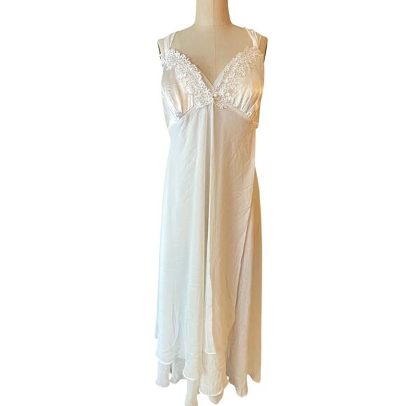 NWT 1X Ivory White Angelic Fairycore Ethereal Satin and Chiffon Gown Bridal - Picture 1 of 8